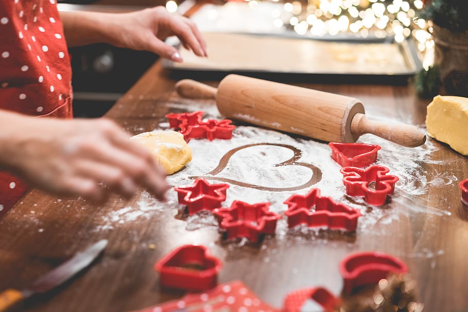 woman forming heart with flour on brown wooden table, tables HD wallpaper