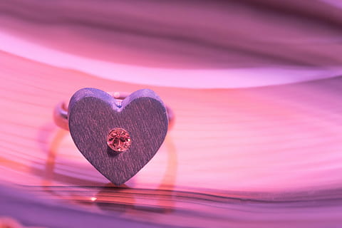 clear jeweled gray and gold-colored heart ring, wedding ring HD wallpaper