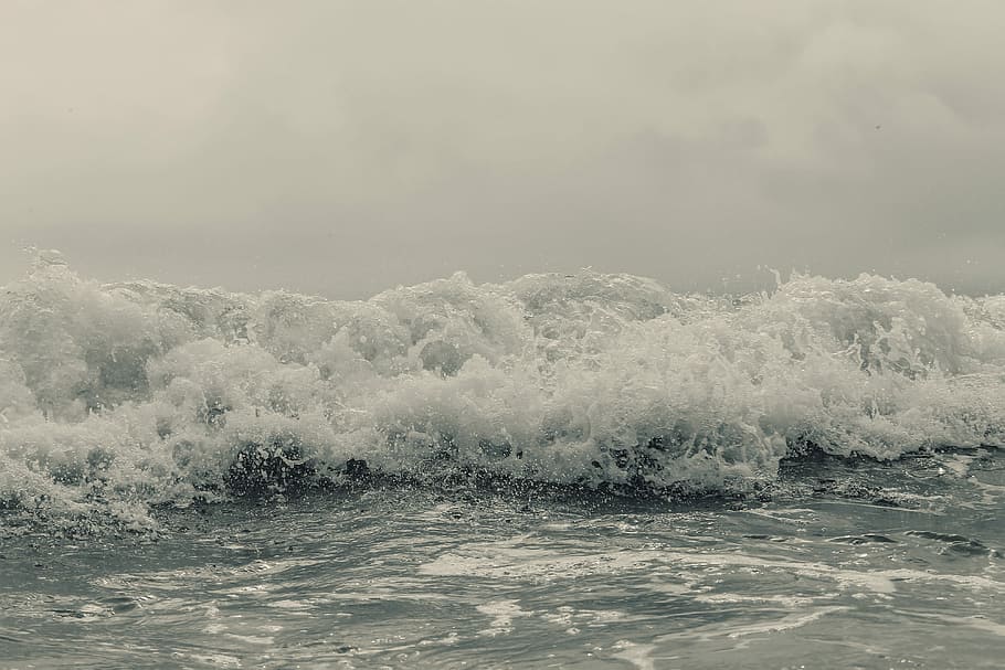 time lapse photo of water waves, gray ocean wave under gray sky HD wallpaper