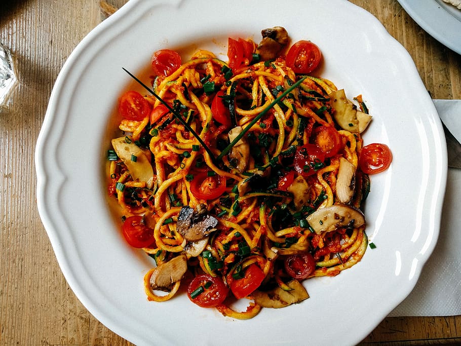 Mushroom pasta, dinner, dish, lunch, meal, plate, spaghetti, tomato HD wallpaper