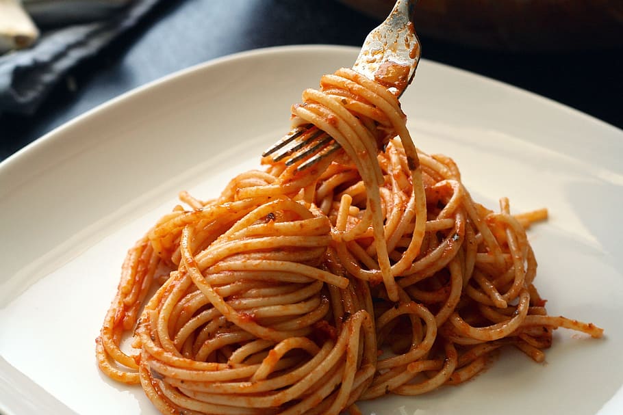white ceramic plate, pasta, spaghetti, food, italian, tomato, HD wallpaper