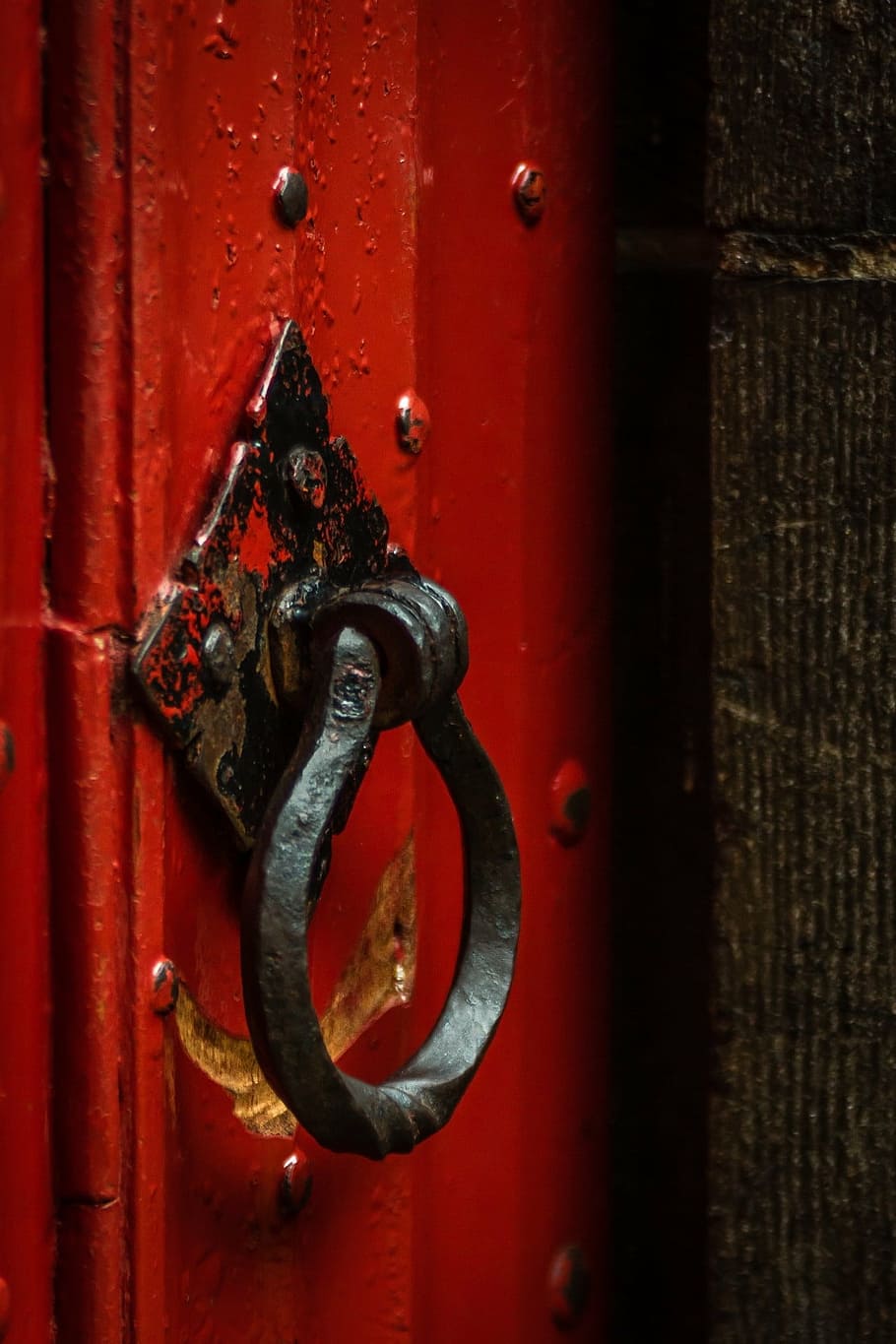 black metal door knocker, doorknocker, red, thumper, ring, input, HD wallpaper