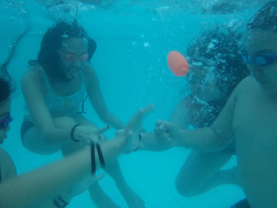 underwater, fun, kid, playing, bubbles, pick-a-boo, sea, two people HD wallpaper