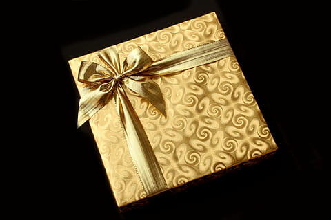 photo of yellow gift box on black background, present, recreation HD wallpaper