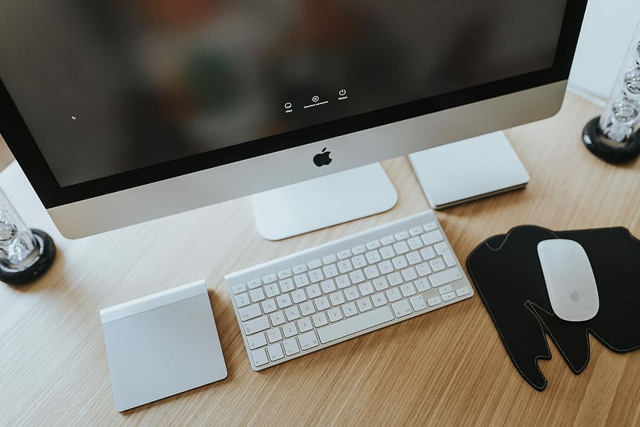 White Apple iMac computer with elephant mousepad, keyboard, monitor