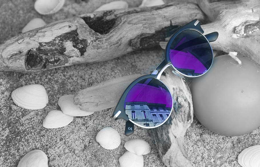 closeup photo of sunglasses on drift wood, purple, reflection, HD wallpaper