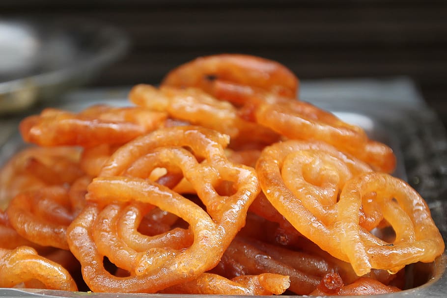 baked bread on gray plate close-up photo, fresh jalebi, indian sweet