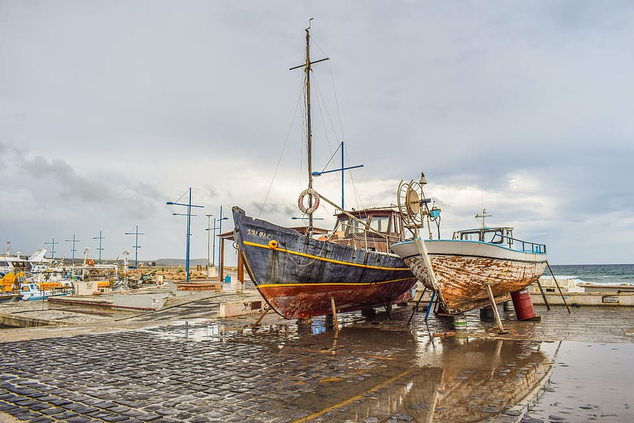 boats, dock, shipyard, port, rainy day, reflection, nautical HD wallpaper