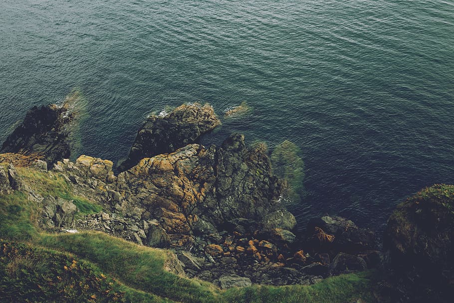 high-angle view of cliff near body of water, brown, green, rock HD wallpaper