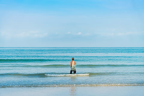 man standing near shoreline while water splashing, fisherman HD wallpaper