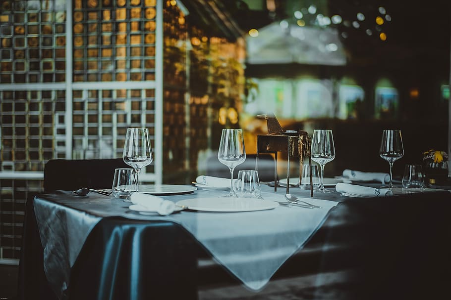 clear wine glass on table, black and gray table decorations, table setting HD wallpaper