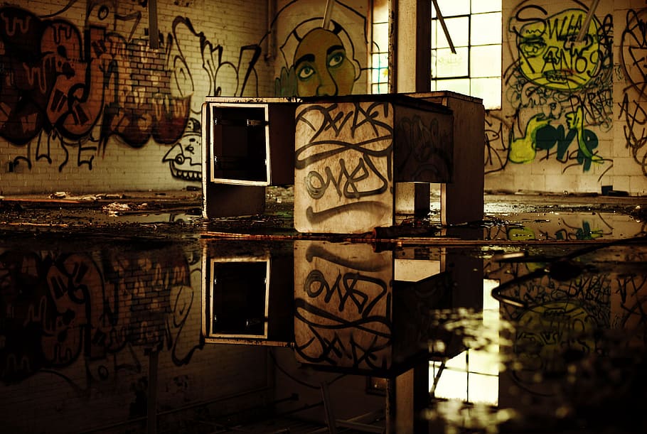 brown and gray wooden desk inside empty room with assorted graffiti design, Urban Exploring HD wallpaper