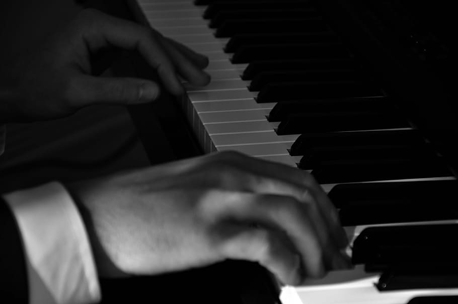 grayscale photo of person playing piano, hands, shirt, fingers, HD wallpaper