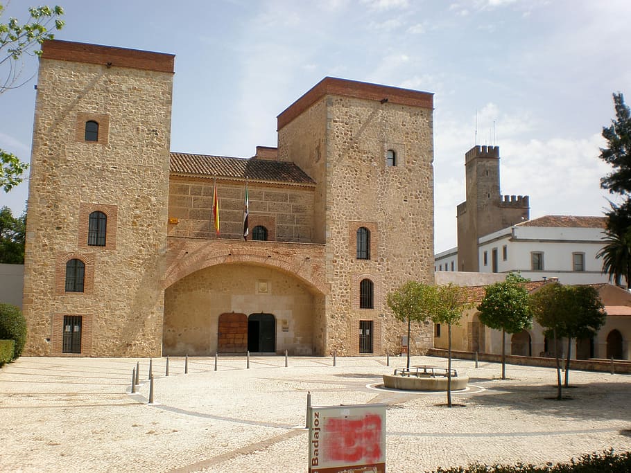 The Museo Arqueológico Provincial in Badajoz, Spain, building, HD wallpaper