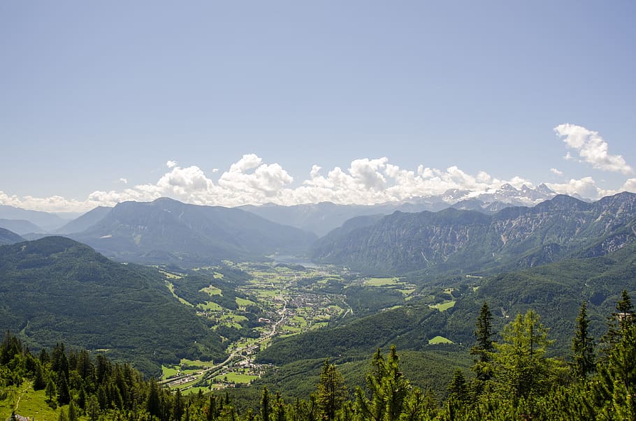 landscape photo of town surrounded by forest and mountain, bird's eyeview photo of mountain peak during daytime HD wallpaper