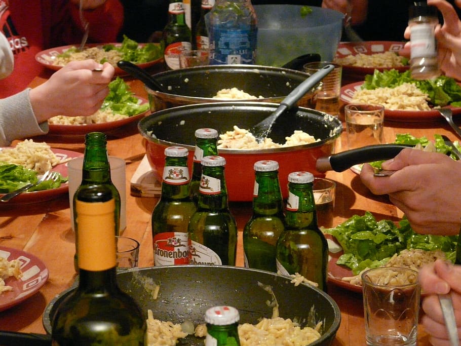 eat, food, celebration, table, kässpätzle, cheese noodles HD wallpaper