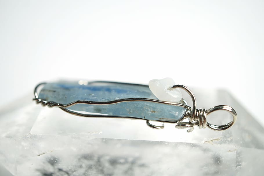 kyanite, point, pendant, wire, wrap, gemstone, amulet, talisman HD wallpaper