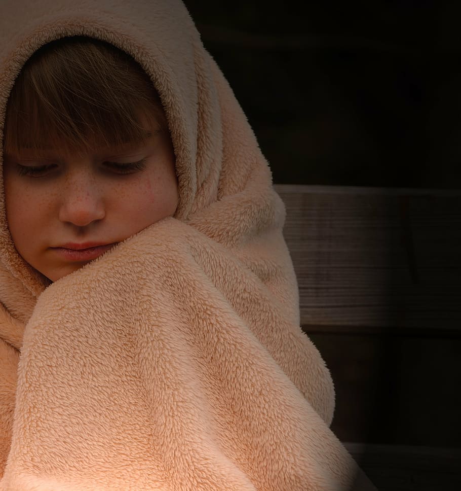 child, girl, blanket, evening, ze, alone, lonely, thoughtful