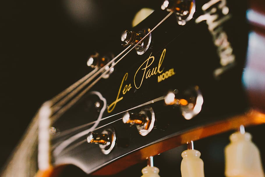 black and brown Gibson Les Paul guitar head stock, black Gibson guiatr head