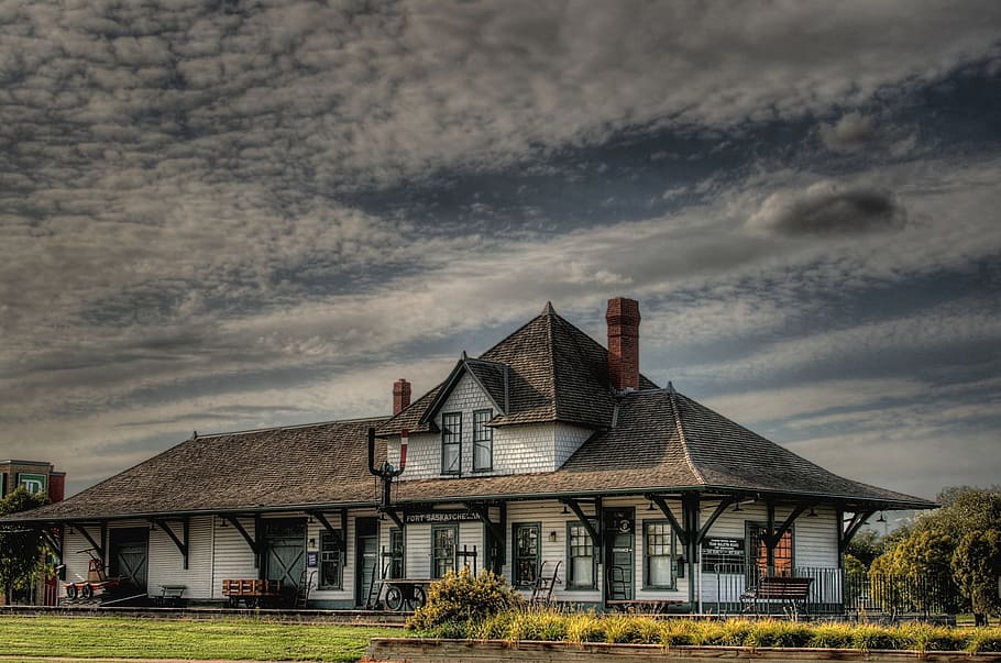 Built Structure Against Sky, architecture, building, bungalow HD wallpaper