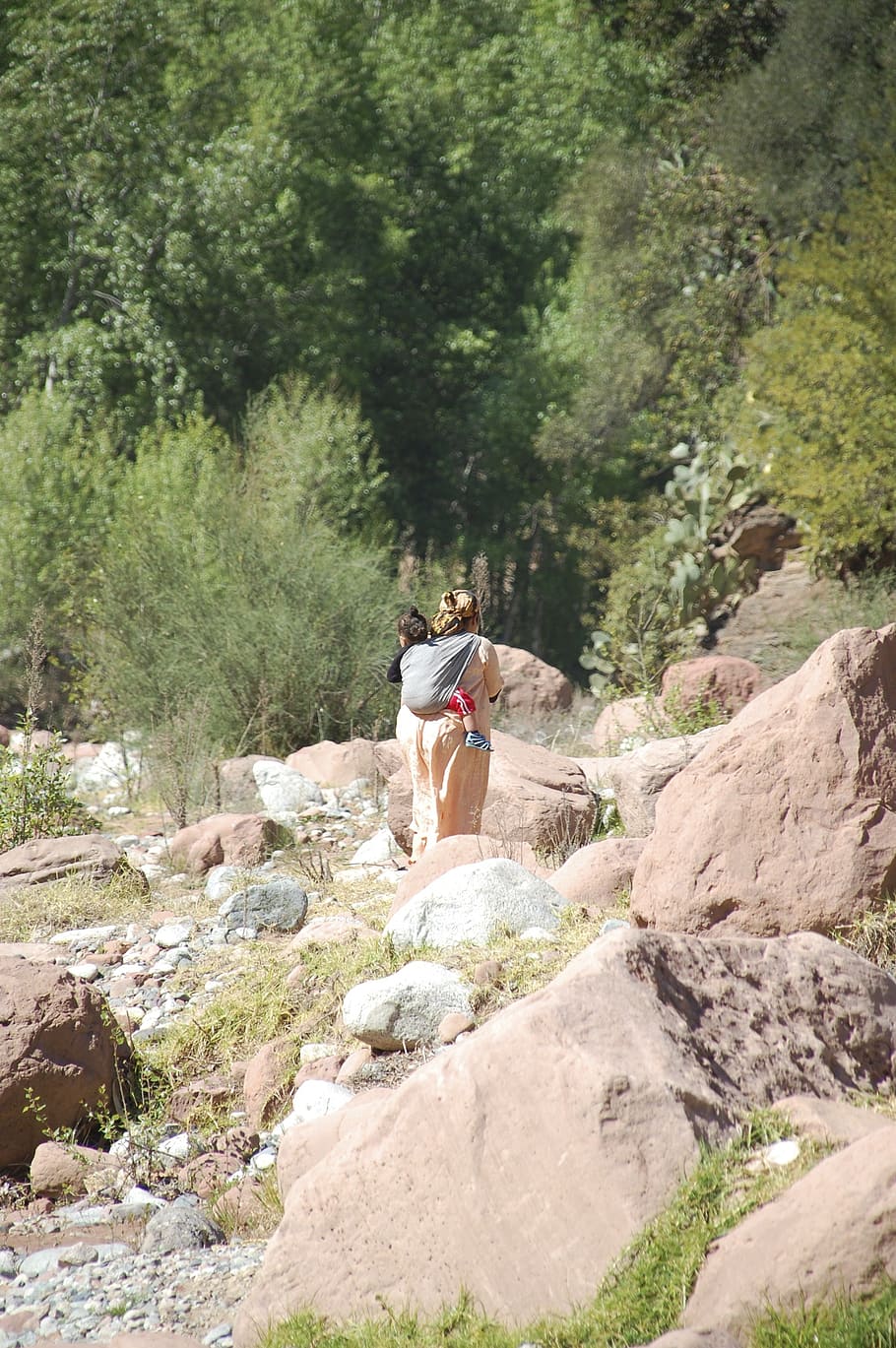 morocco, mother, child, river, africa, landscape, nature, marroc joins juncadella at HD wallpaper