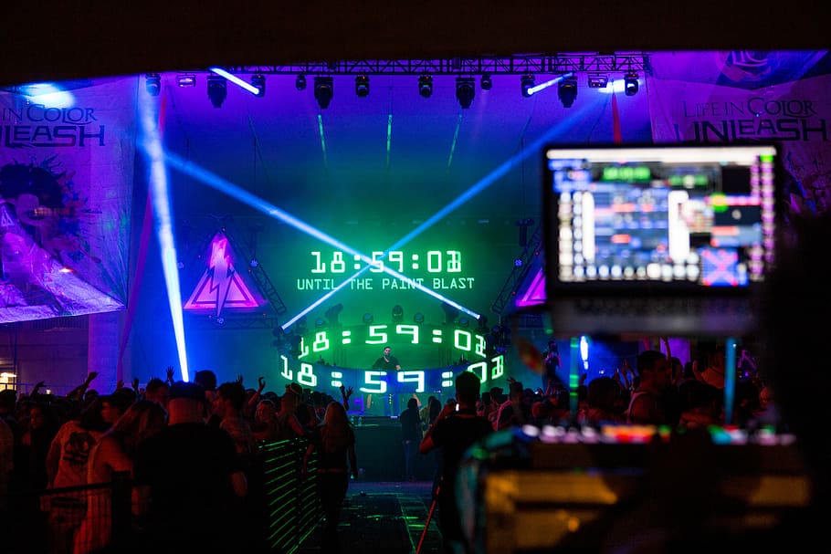 crowded concert event with timer of 18:59:01, green digital timer HD wallpaper