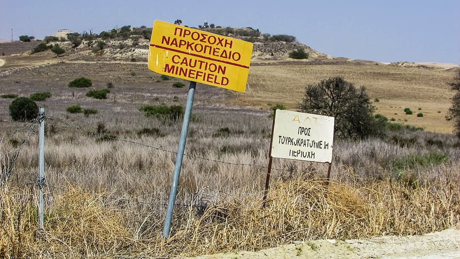 minefield, mines, danger, explosive, warning, sign, deadly HD wallpaper