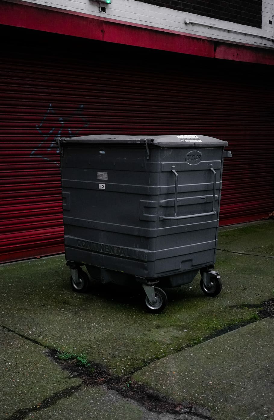 gray wheeled trash bin, gray garbage container, trashbin, continental HD wallpaper