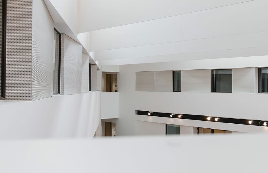 photography of white concrete building during daytime, untitled HD wallpaper