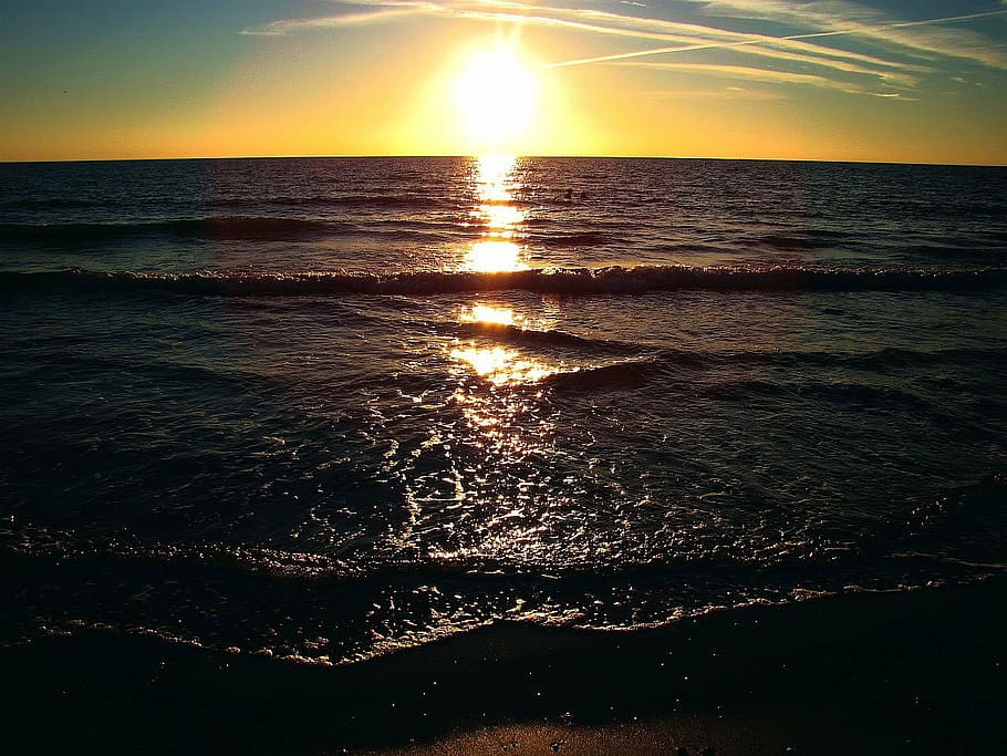 ocean, wave, swim, light, sunset, sky, beach, sea, water, horizon over water HD wallpaper
