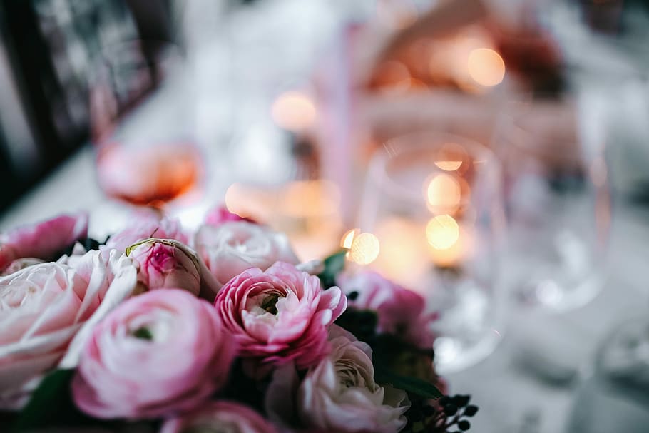 Christmas table decorations, table set, pink, holiday, glamour HD wallpaper