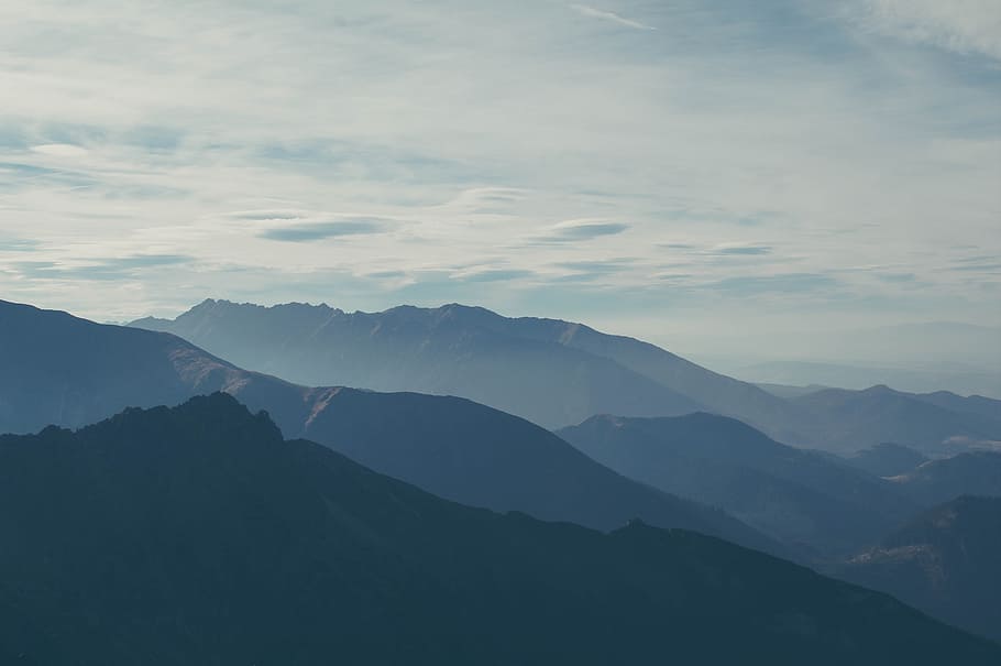 silhouette of mountains covered with fog, mountain under cloudy sky during daytime HD wallpaper