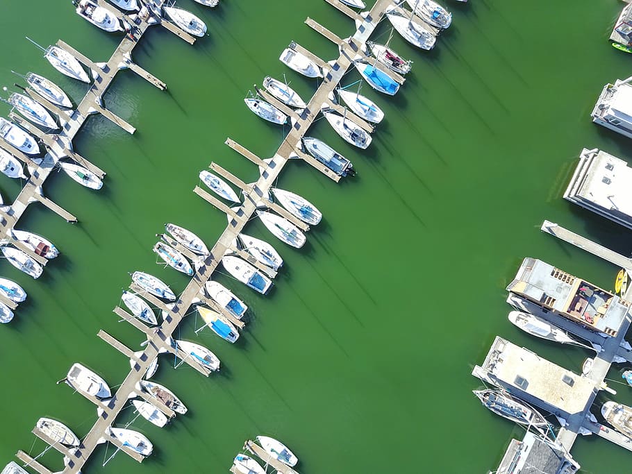 aerial photography of boats on dock, green, water, sunlight, ship, HD wallpaper