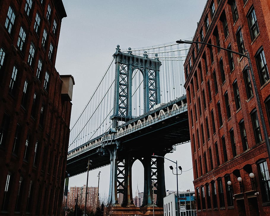 gray metal bridge under clear sky, gray suspension bridge near brown buildings, HD wallpaper