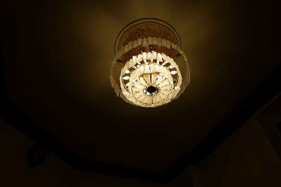 turned on chandelier, turned on glass chandelier, crystal, candelabra HD wallpaper