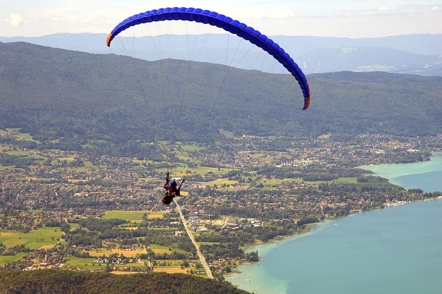 paragliding, lake, flight, extreme sports, adventure, flying HD wallpaper