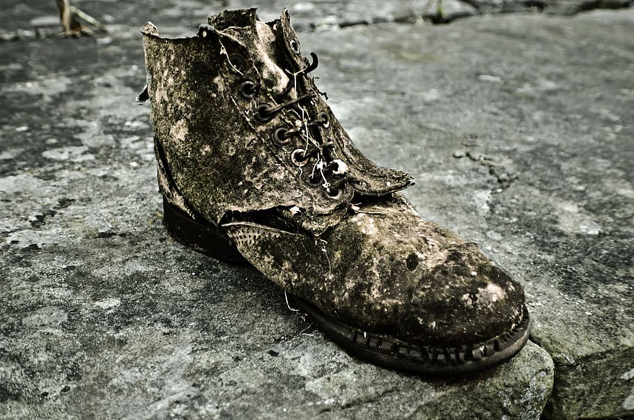 old, shoes, broken, background, black, white, decoration, day HD wallpaper