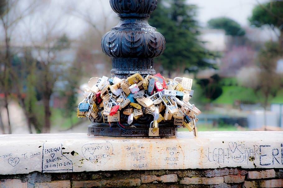 Padlocks, Love, Couples, focus on foreground, day, outdoors HD wallpaper