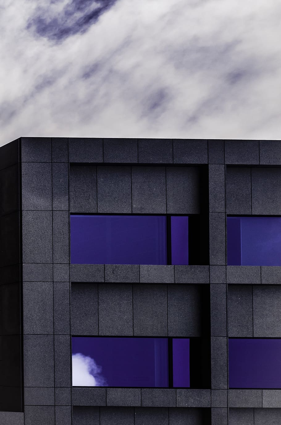gray and purple concrete building under cloudy skyt, gray building under white clouds HD wallpaper