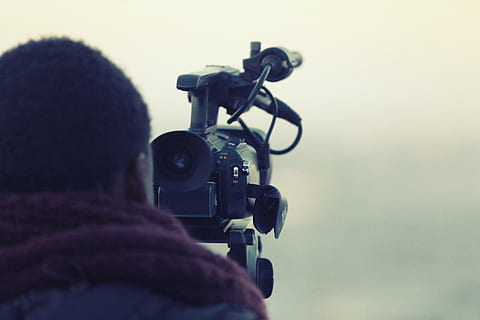 man capturing video, wearing, maroon, purple, shirt, videographer HD wallpaper