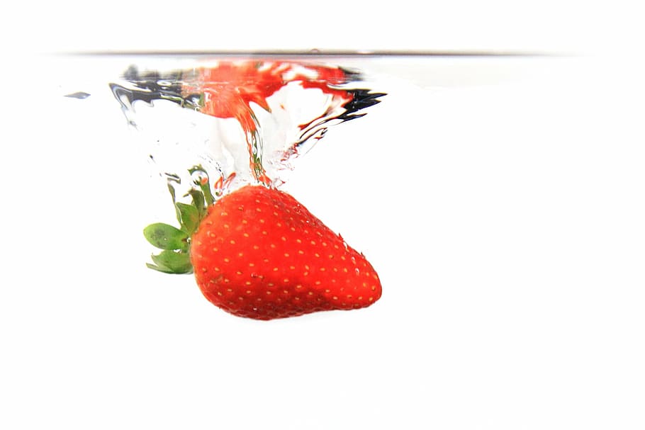 strawberry drop in clear fluid, abstract, aqua, background HD wallpaper
