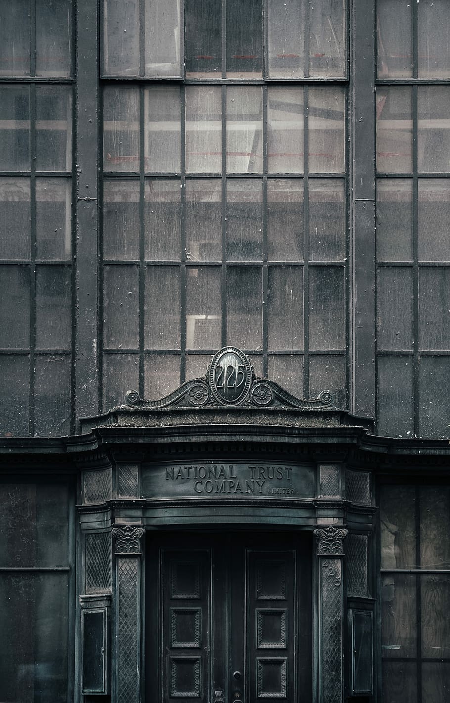 National Trust Company facade, grayscale of gray building door HD wallpaper
