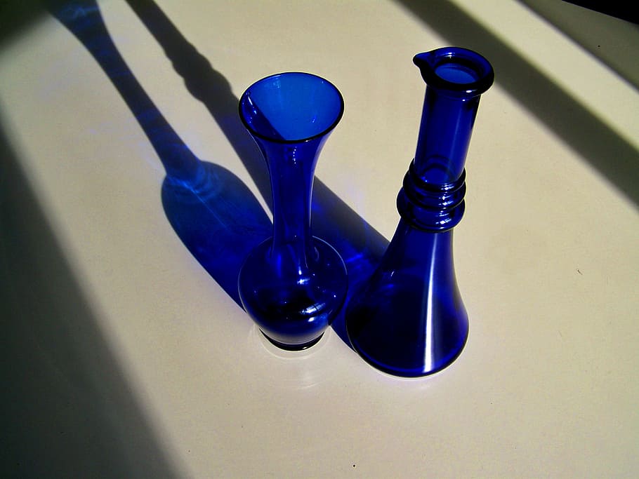 blue glass objects, light shadow, ornaments, still life, table HD wallpaper