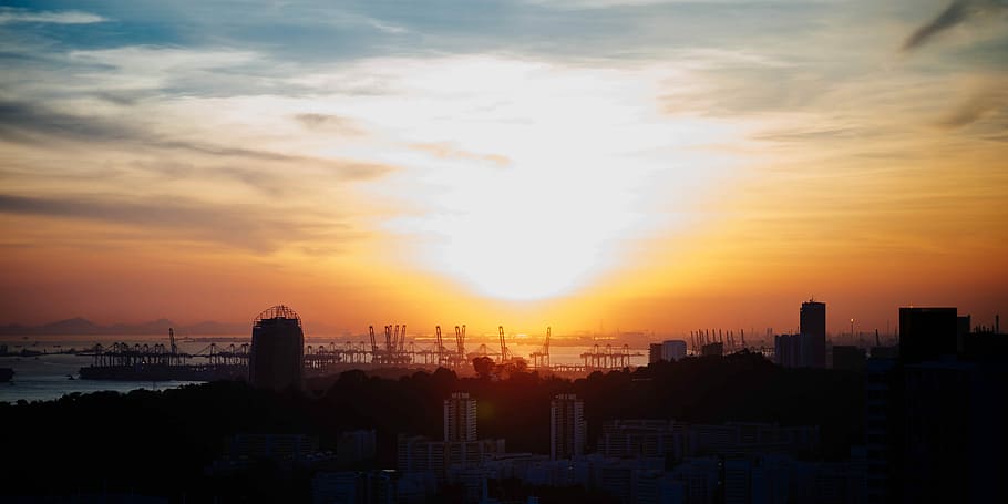 city buildings near body of water under cirrus clouds, silhouette of buildings during sunset HD wallpaper