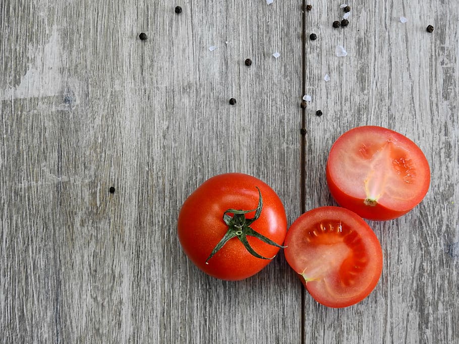 sliced tomatoes, vegetables, eat, salt, pepper, food, vegetarian HD wallpaper