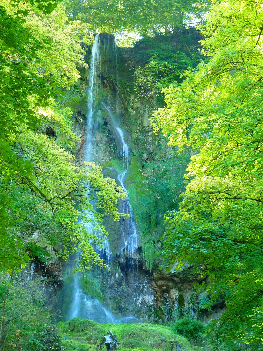 waterfalls near green trees, urach waterfall, forest, swabian alb HD wallpaper