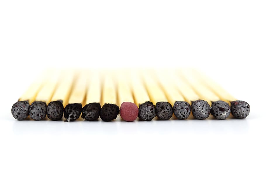 safety matches arrange respectively on white surface, sticks HD wallpaper