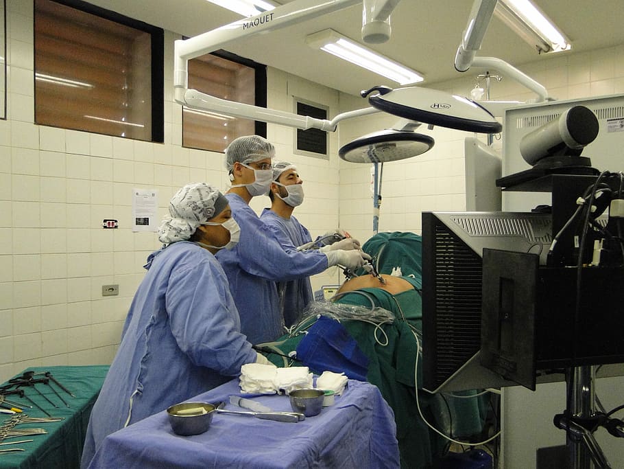 surgeons operating patient, Surgery, Nephrectomy, Laparoscopy