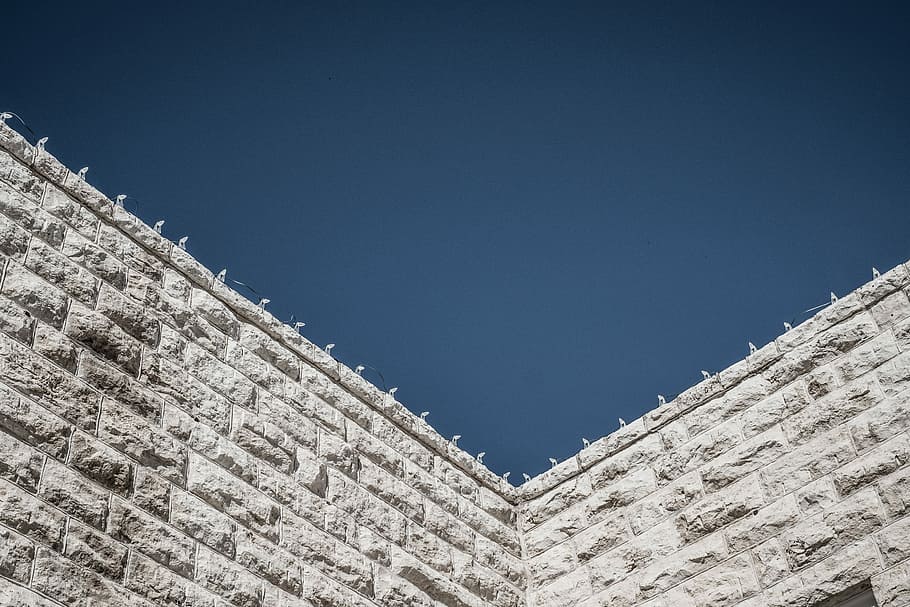 low angle photography of gray concrete wall at daytime, gray concrete building HD wallpaper