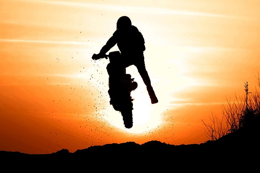 silhouette of a man making trick on his dirt motorcycle, day HD wallpaper